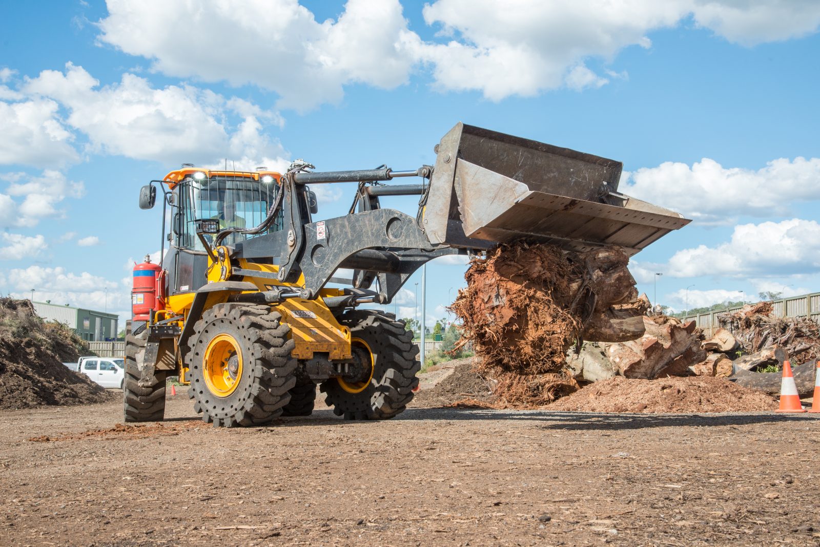 4in1 log grab on JCB