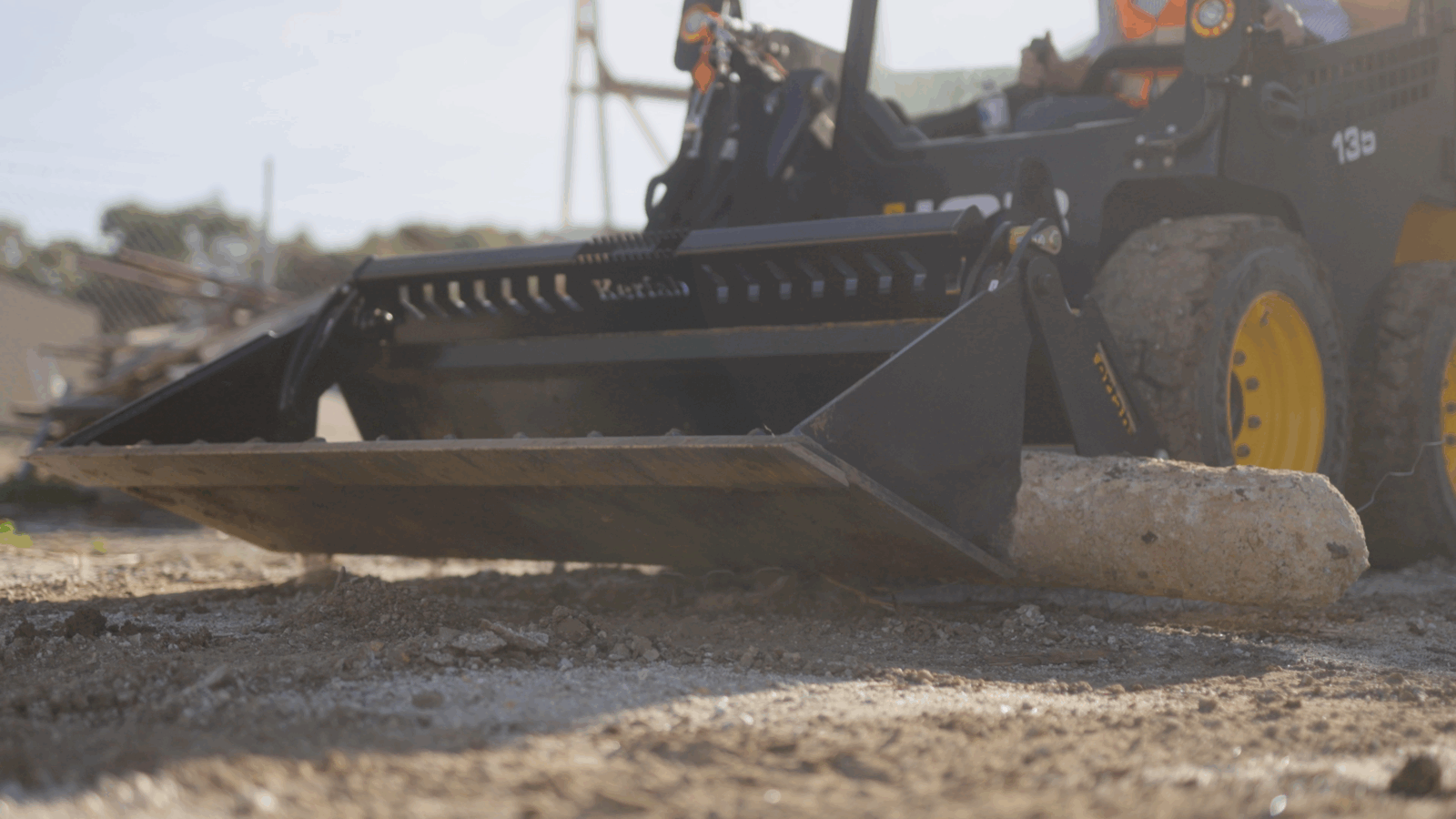 skid steer 4 in 1 Kerfab skid steer 4-in-1 bucket moving and grading soil.